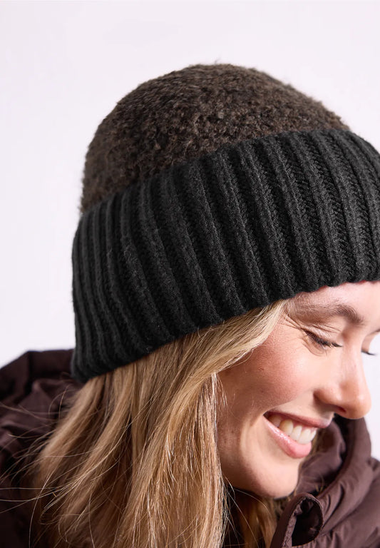 Gorro negro Street one. EspritCalafell