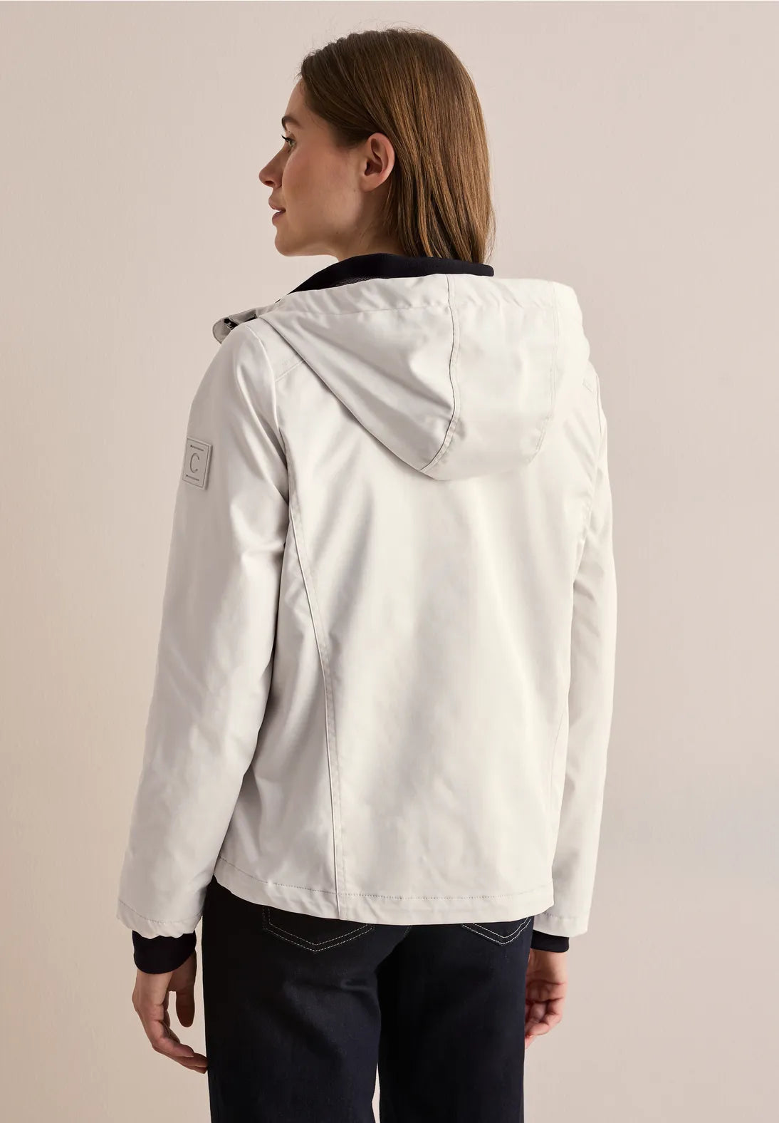 CHAQUETA CORTA ESTILO DEPORTIVO