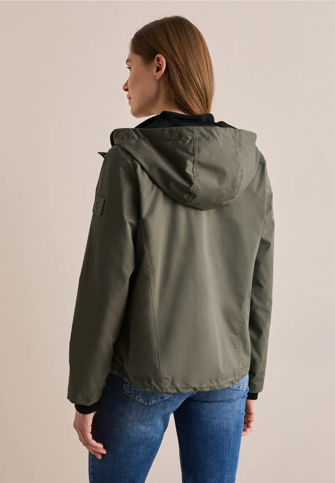 CHAQUETA CORTA DE ESTILO DEPORTIVO