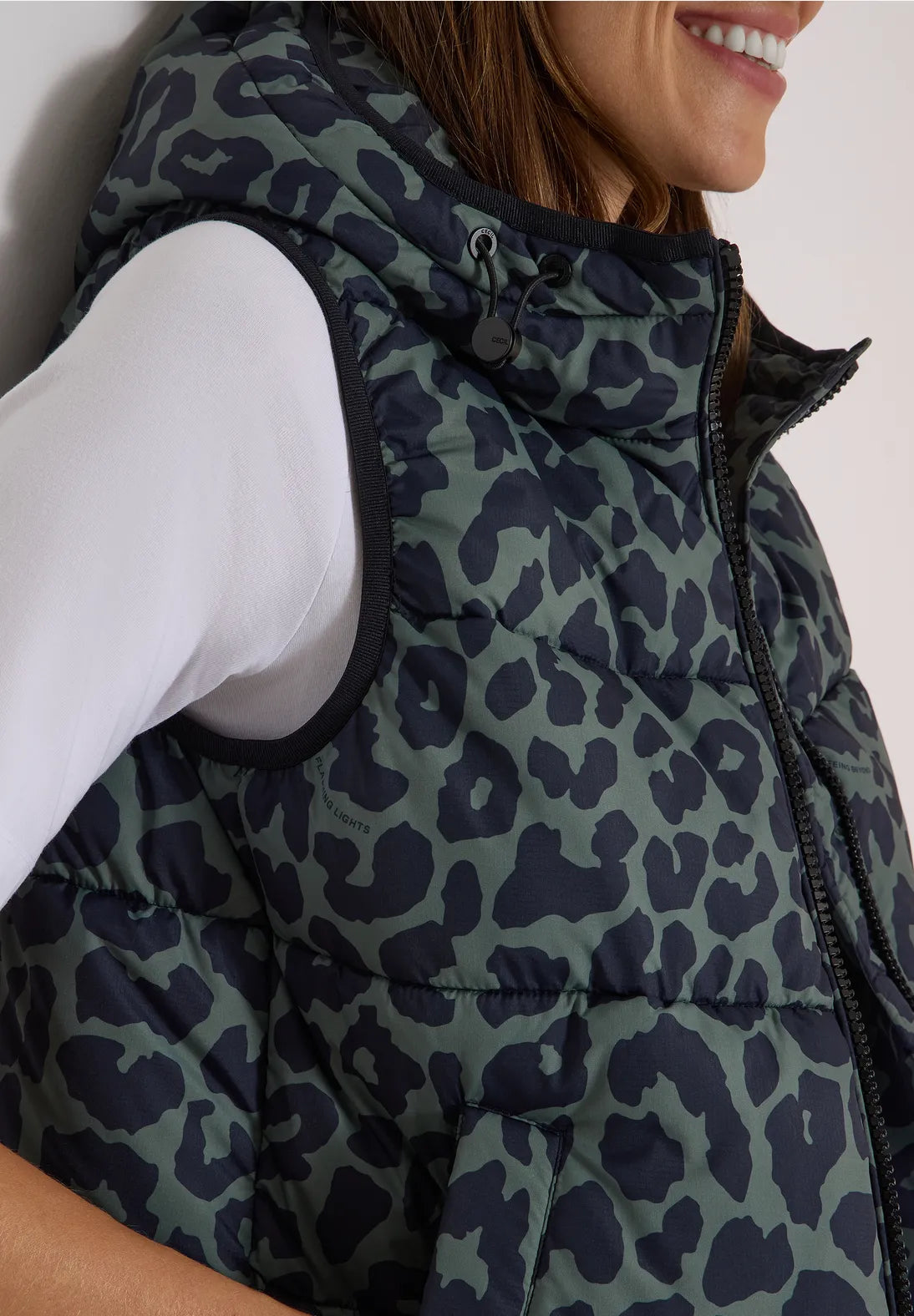 CHALECO DEPORTIVO ESTAMPADO CECIL