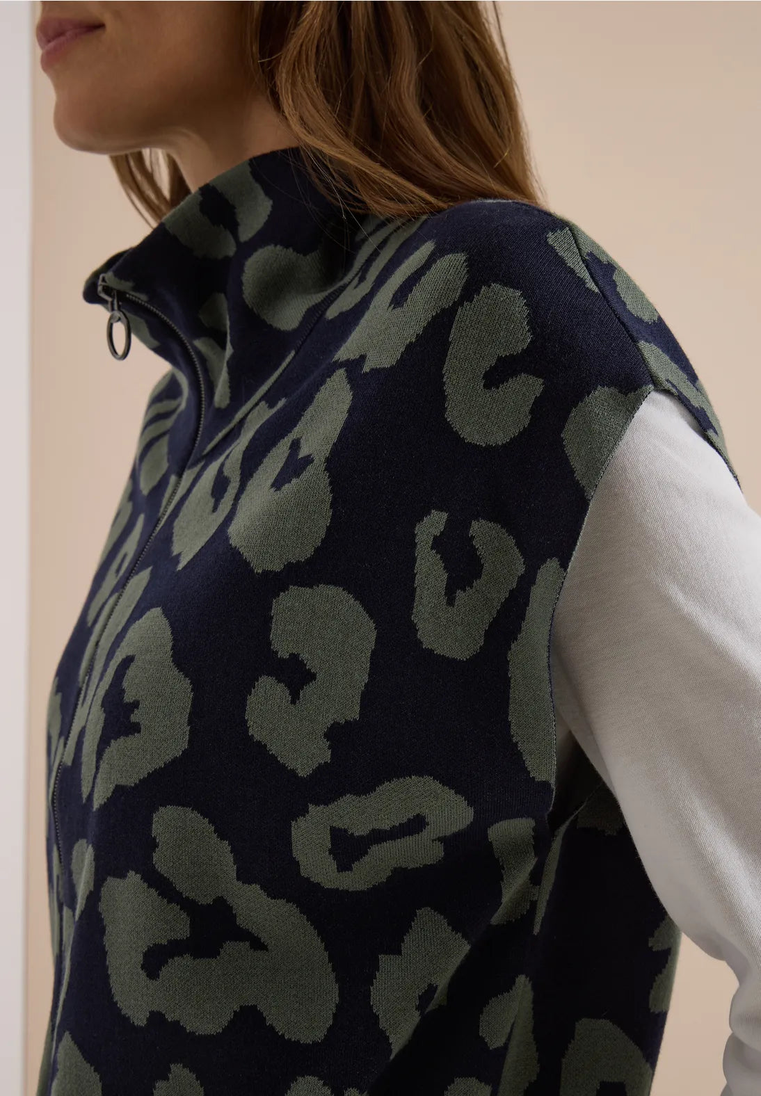 CHALECO DE PUNTO ANIMAL PRINT CECIL
