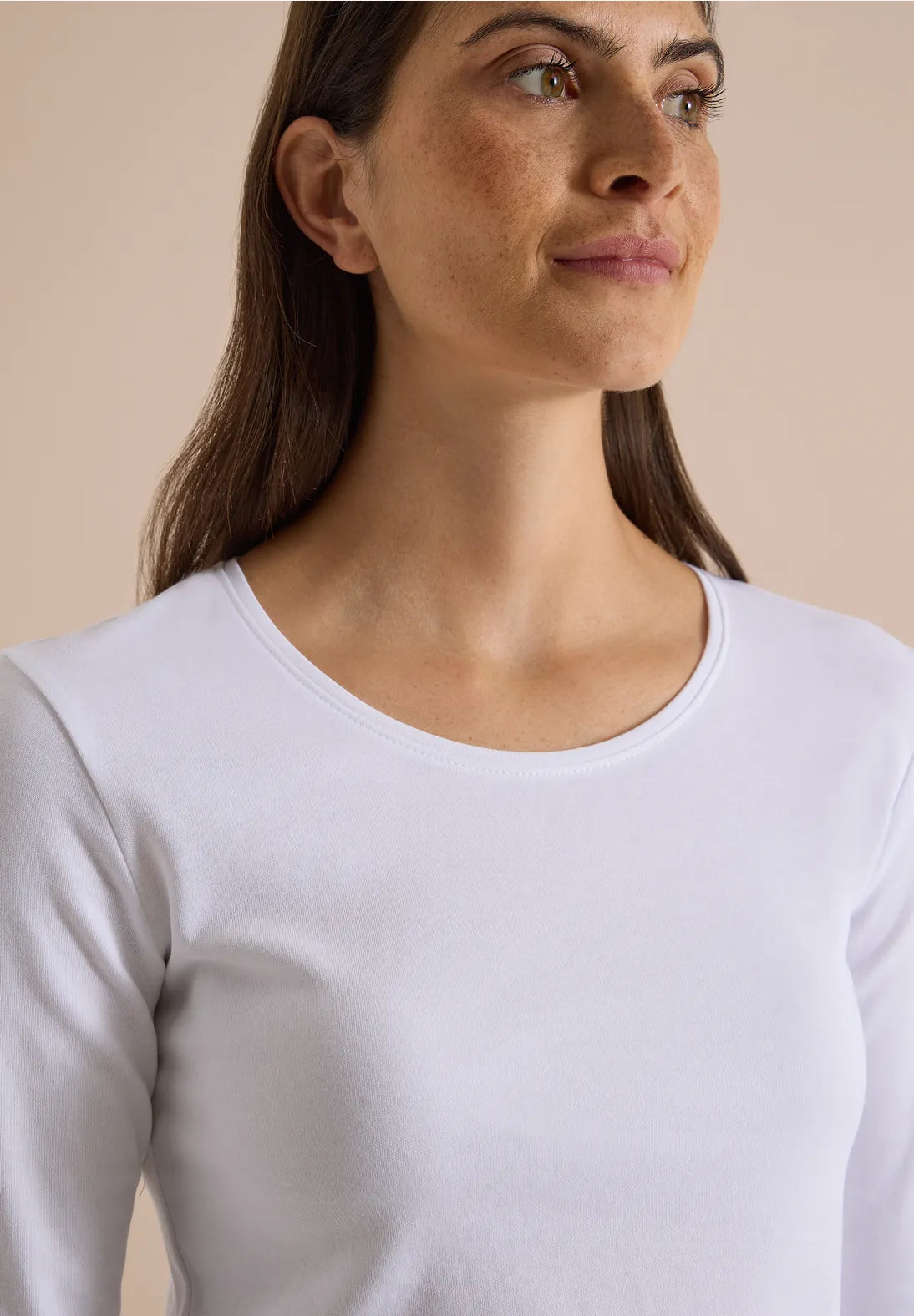 CAMISETA BASICA CUELLO BARCO CECIL