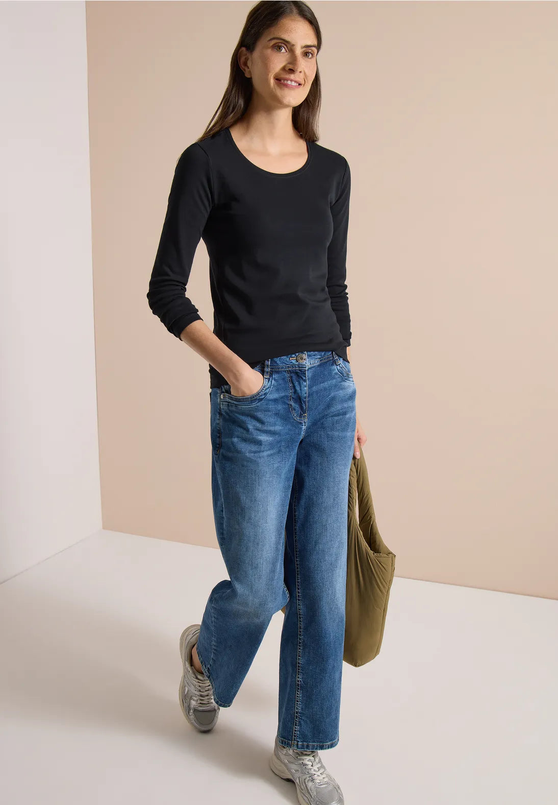 Camiseta basica negra. En3Calafell
