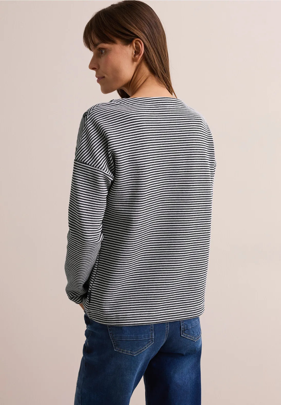CAMISETA A RAYAS CON DETALLES