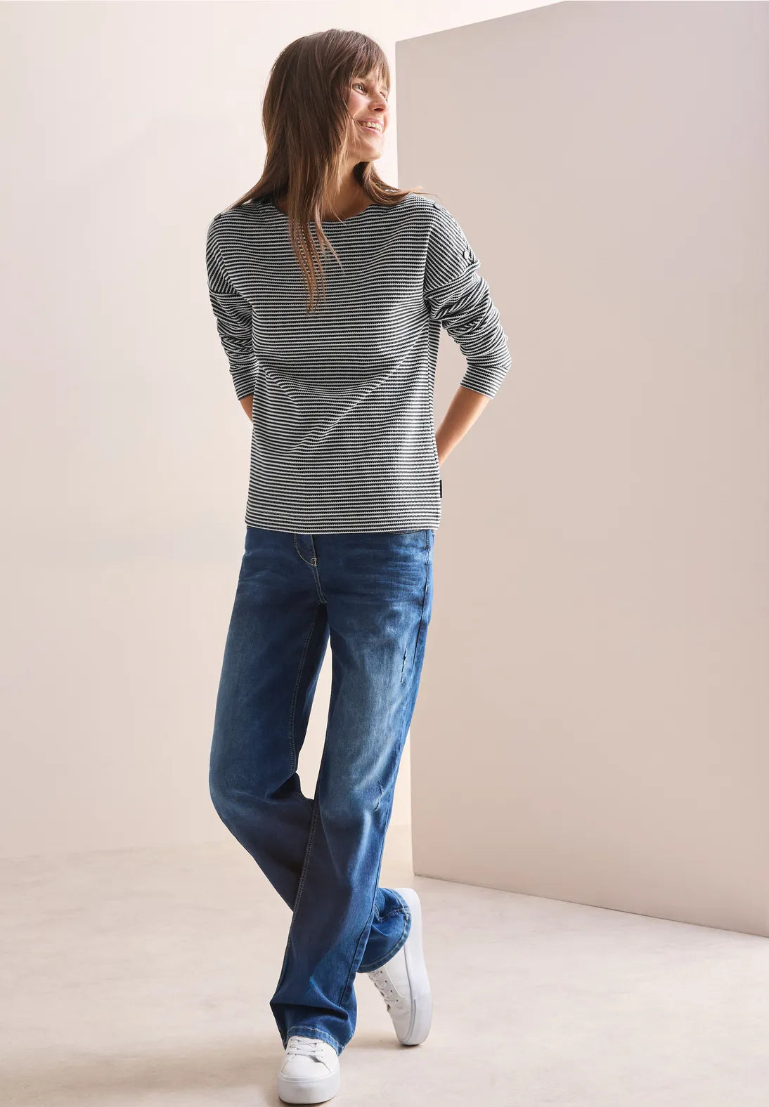 CAMISETA A RAYAS CON DETALLES