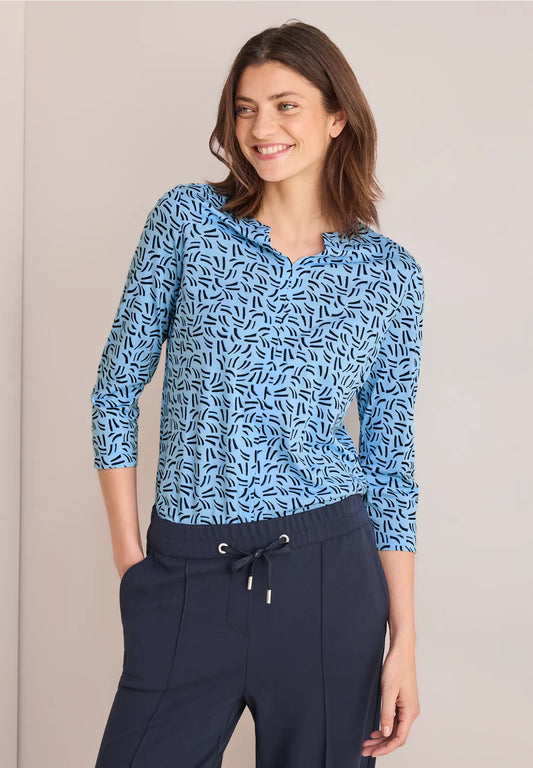 BLUSA BASICA ELASTICA ESTAMPADA CUELLO EN V
