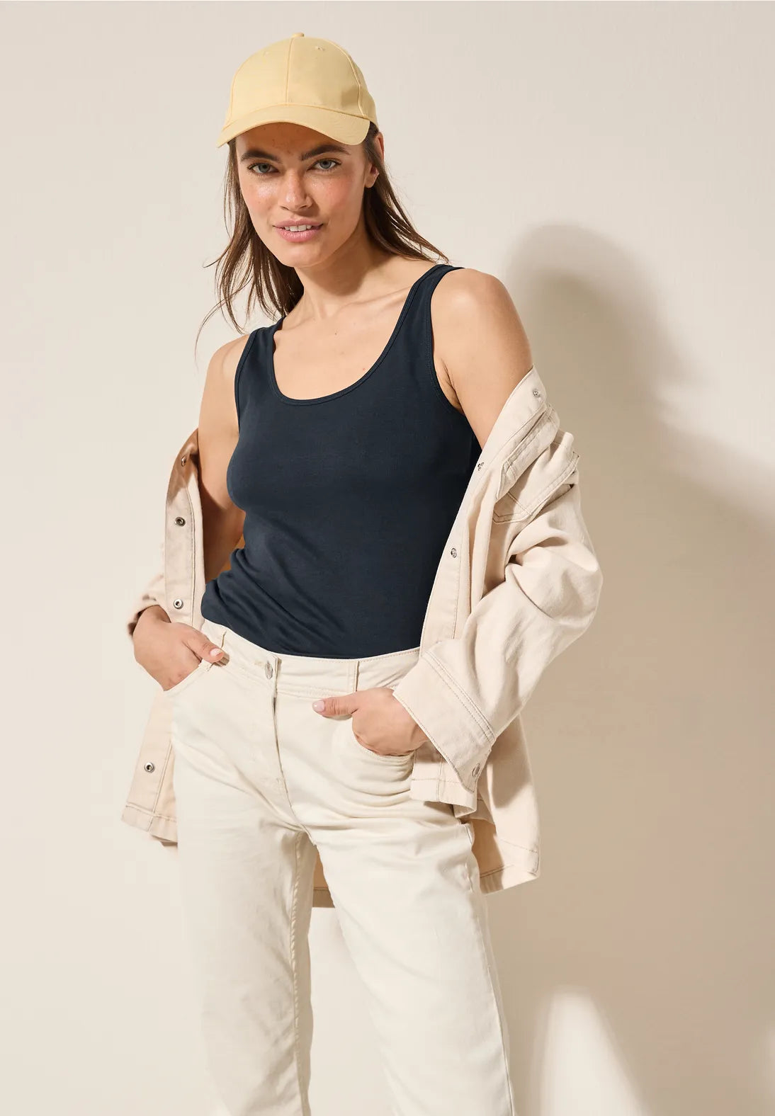 CECIL TOP SIN MANGAS AZUL MARINO CUELLO REDONDO