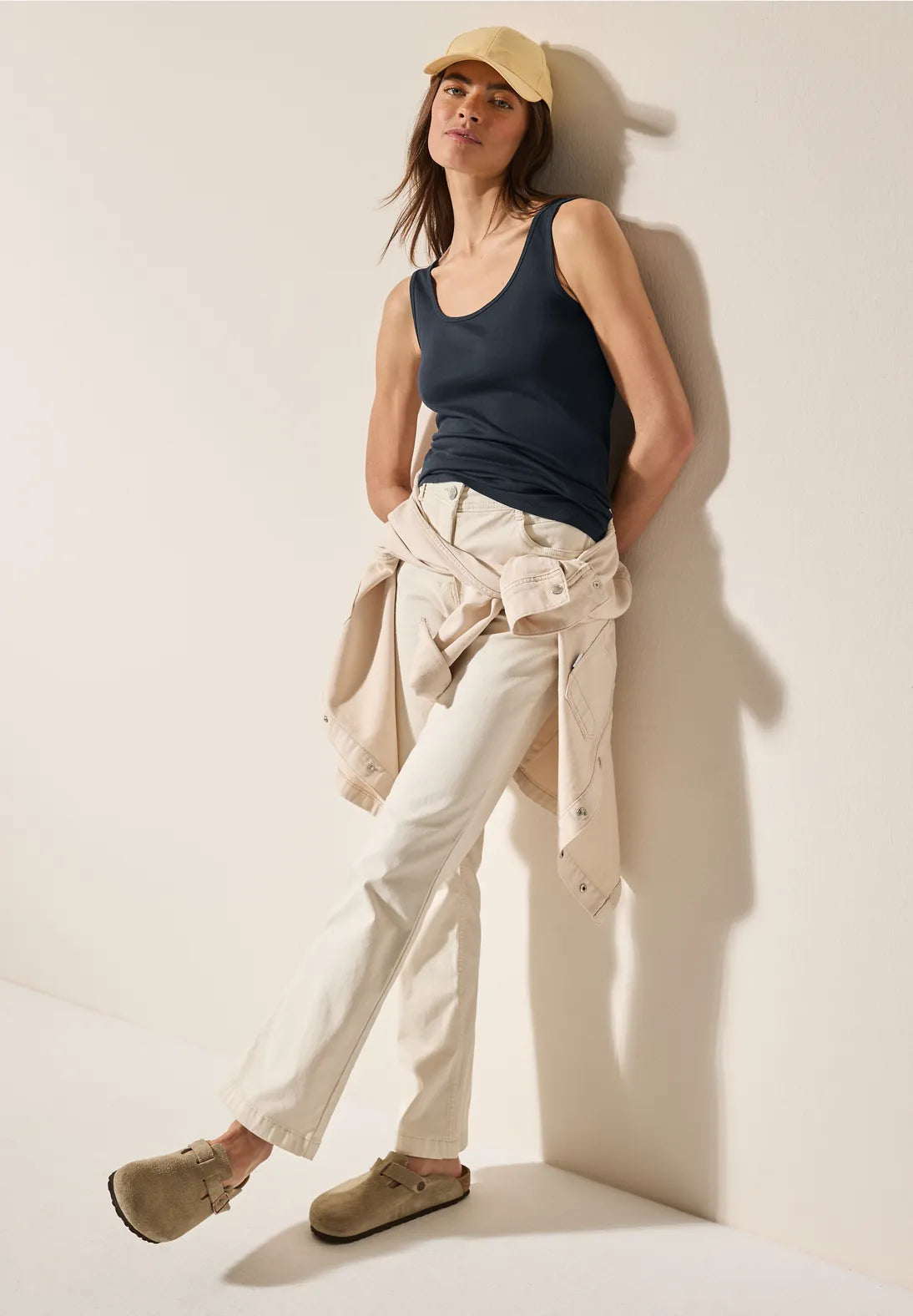 CECIL TOP SIN MANGAS AZUL MARINO CUELLO REDONDO