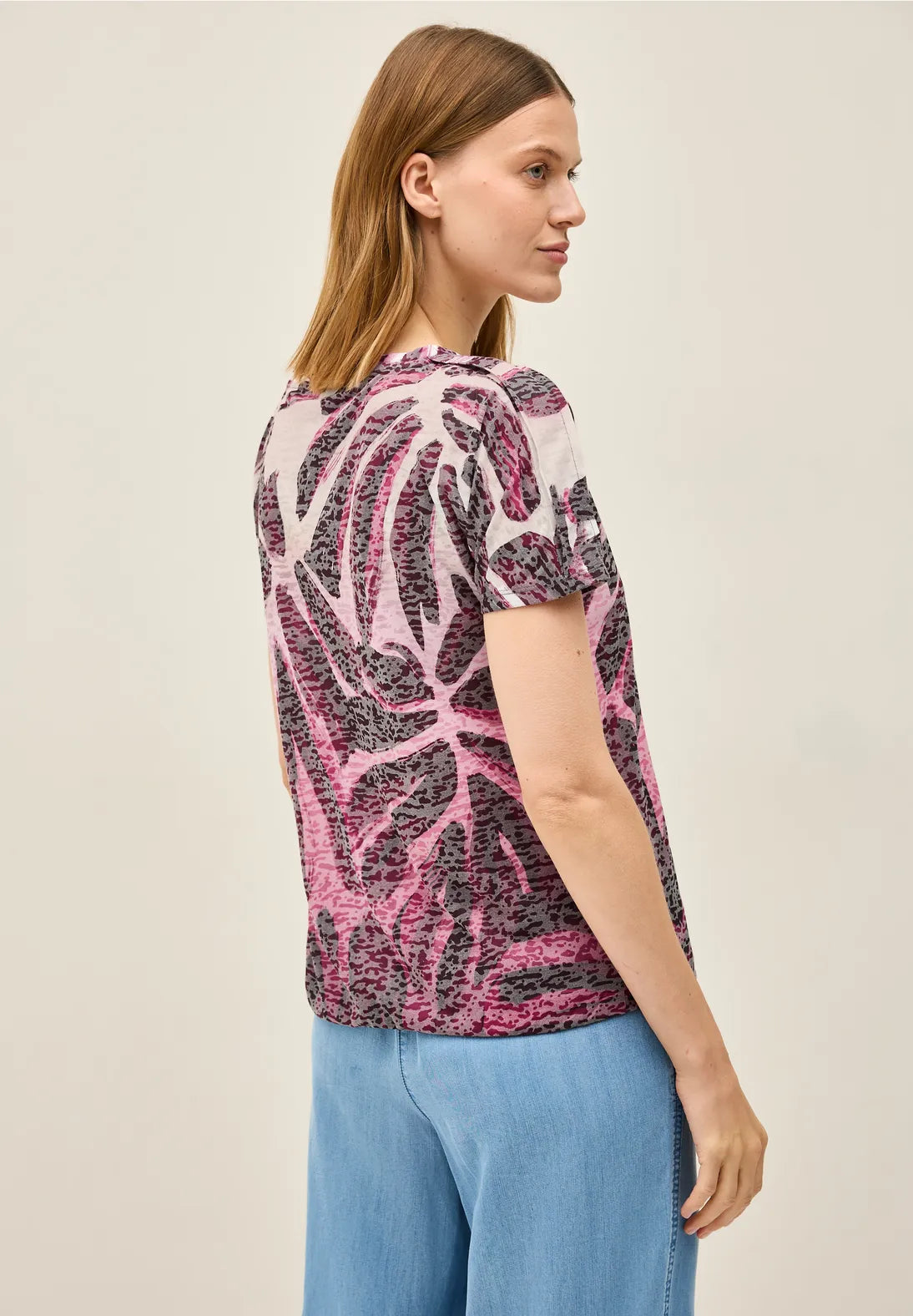CECIL CAMISETA ESTAMPADA ESCOTE ABIERTO