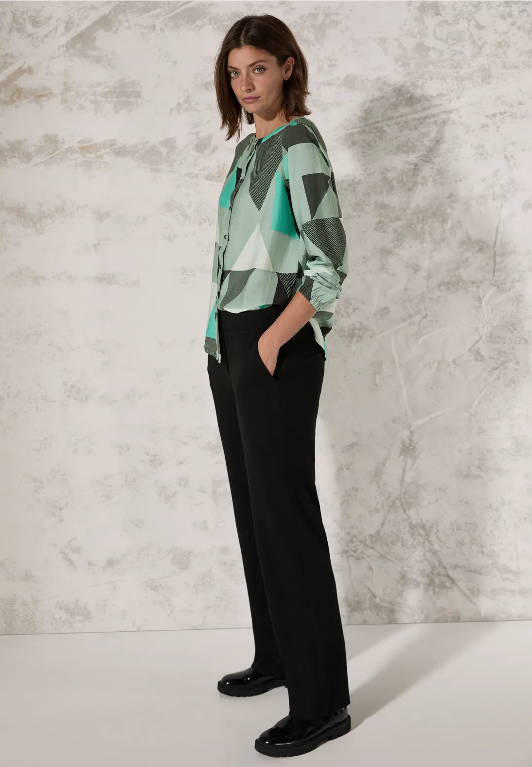 BLUSA ESTAMPADA Y CUELLO REDONDO