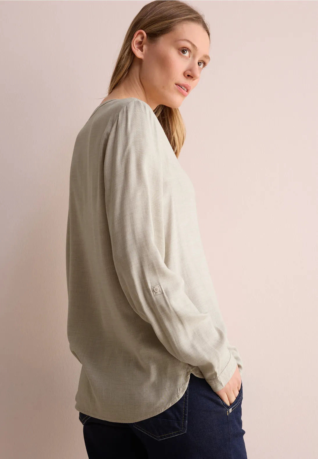 BLUSA ESTAMPADA CUELLO EN "V" BEIGE
