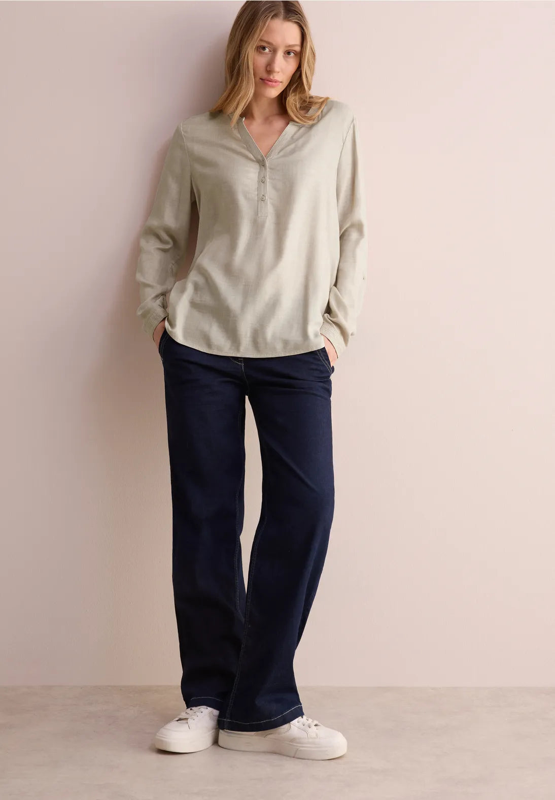 BLUSA ESTAMPADA CUELLO EN "V" BEIGE
