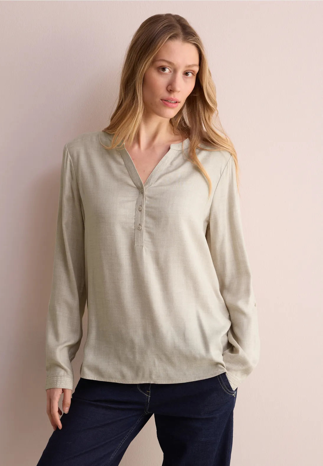 BLUSA ESTAMPADA CUELLO EN "V" BEIGE
