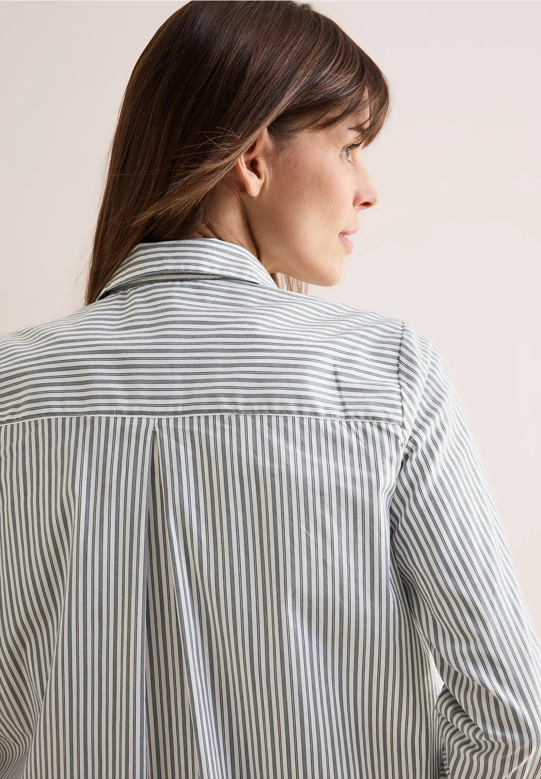 BLUSA MONOCOLOR CUELLO CAMISERO A RAYAS VERDE
