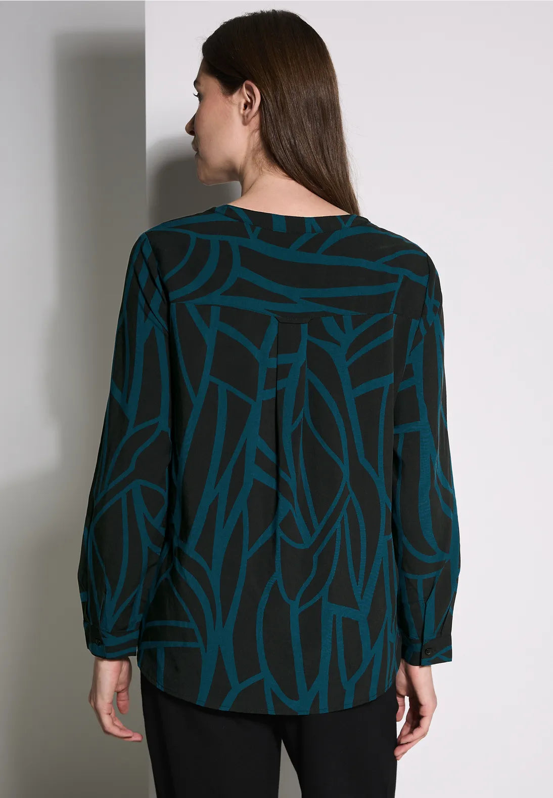 BLUSA ESTAMPADA CUELLO EN "V"