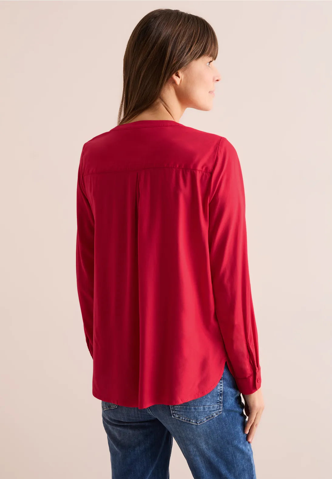 BLUSA MONOCOLOR CUELLO EN V EN ROJO