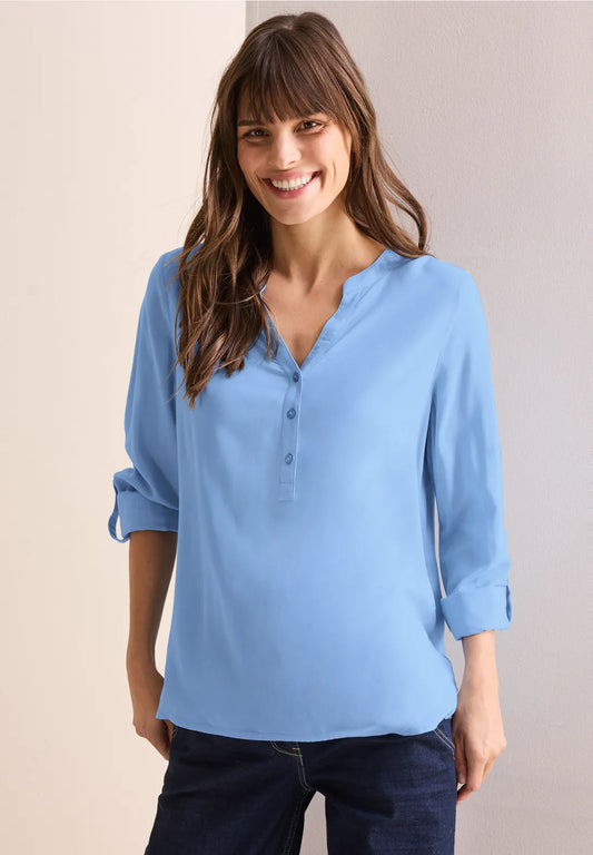 BLUSA MONOCOLOR CUELLO EN V EN CELESTE