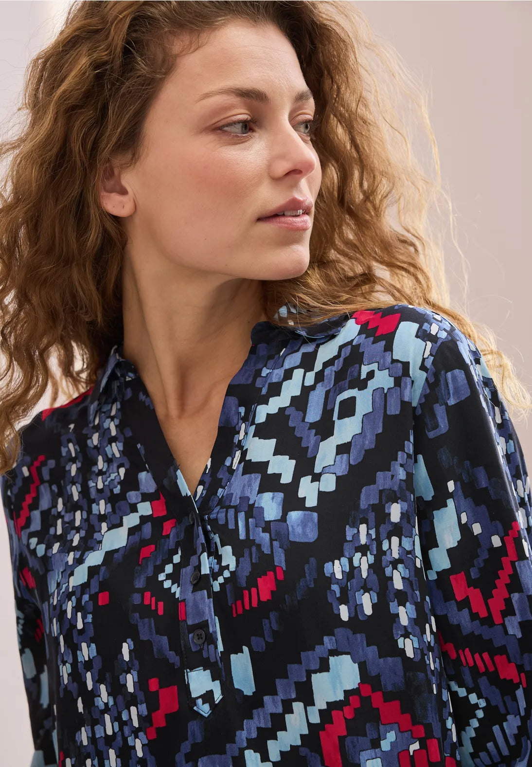 BLUSA TIPO TUNICA ESTAMPADO GRAFICO