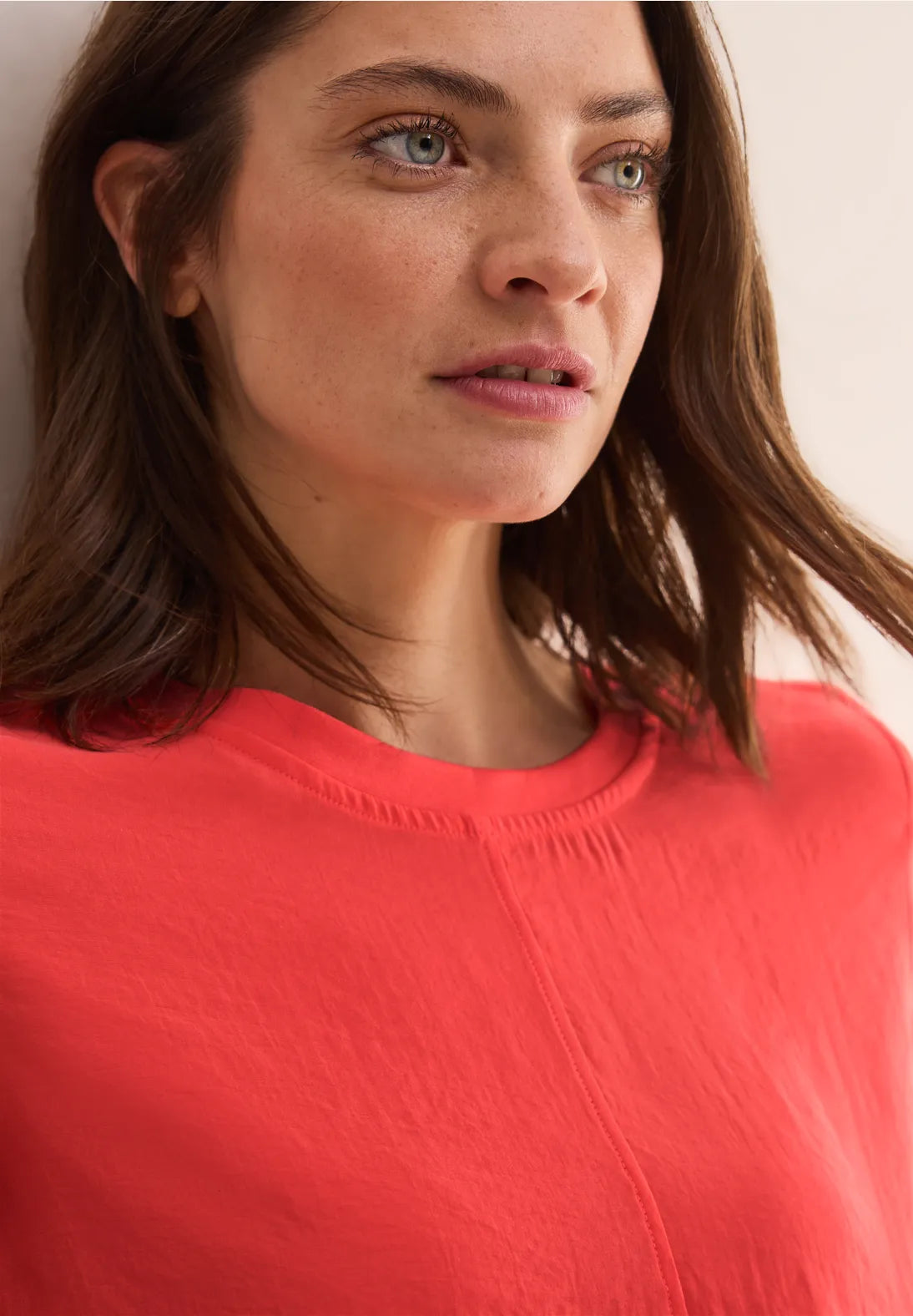 CECIL BLUSA ESCOTE REDONDO Y ABERTURAS LATERALES