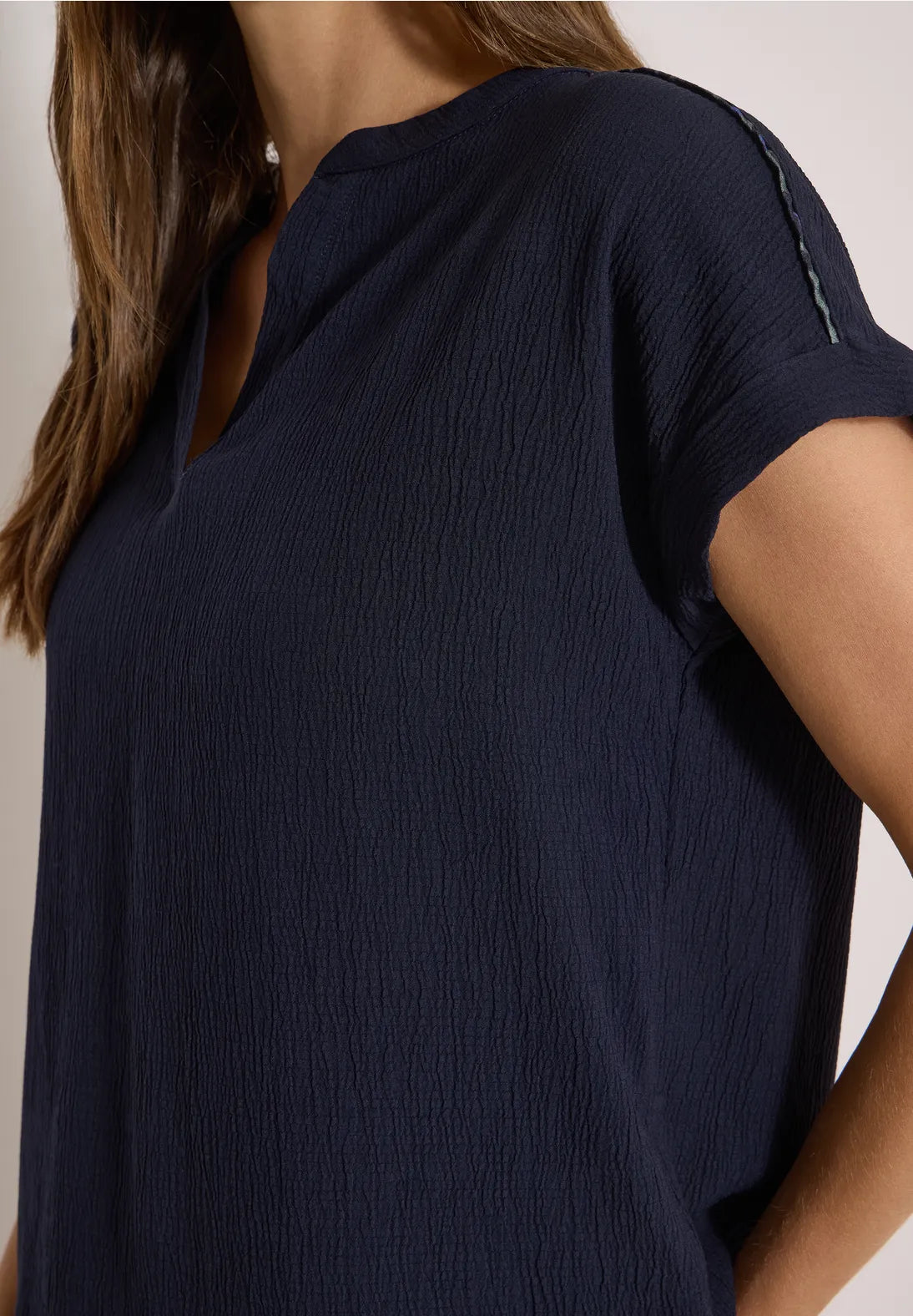 BLUSA ESCOTE EN V DE VISCOSA CECIL