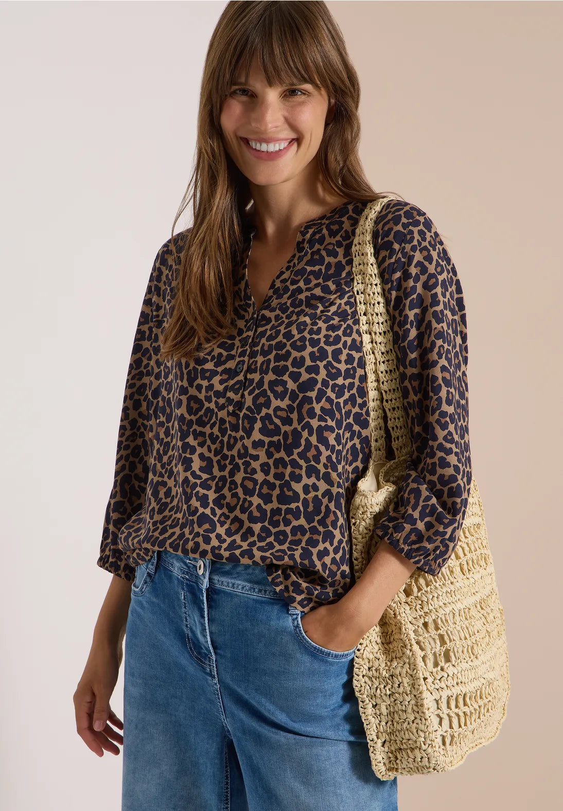 BLUSA ESCOTE EN V ESTAMPADO ANIMAL CECIL