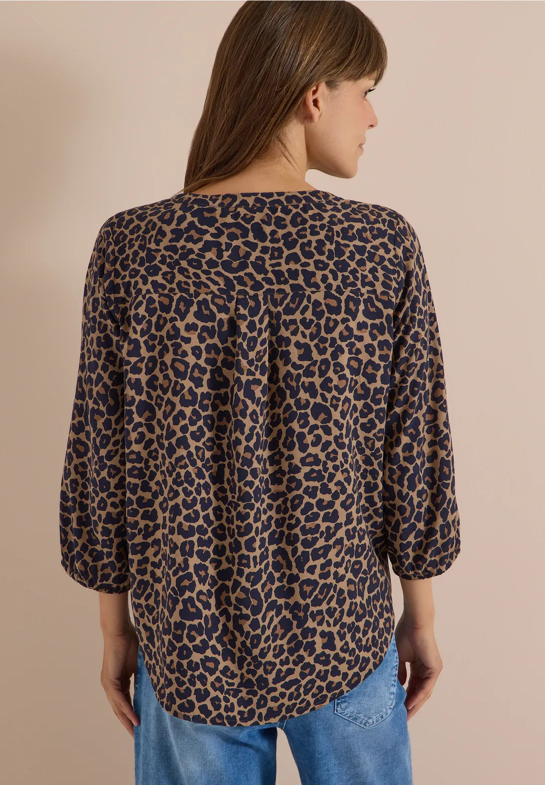BLUSA ESCOTE EN V ESTAMPADO ANIMAL CECIL