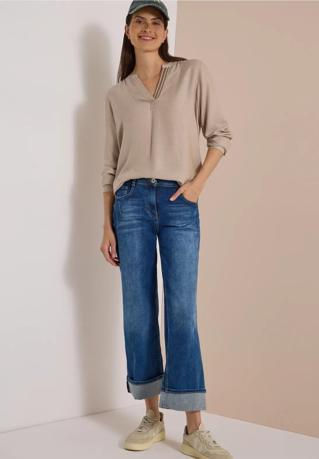 BLUSA CUELLO EN V DETALLE CINTA. EN3CALAFELL