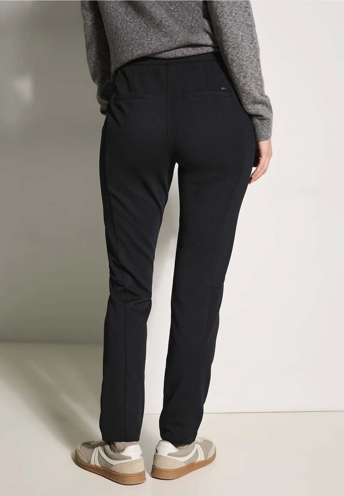 PANTALONES DE CORTE INFORMAL CON BOLSILLOS LATERALES