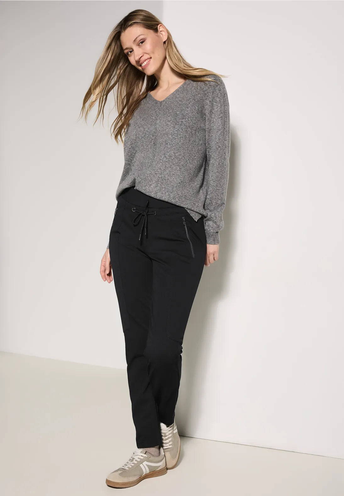 PANTALONES DE CORTE INFORMAL CON BOLSILLOS LATERALES