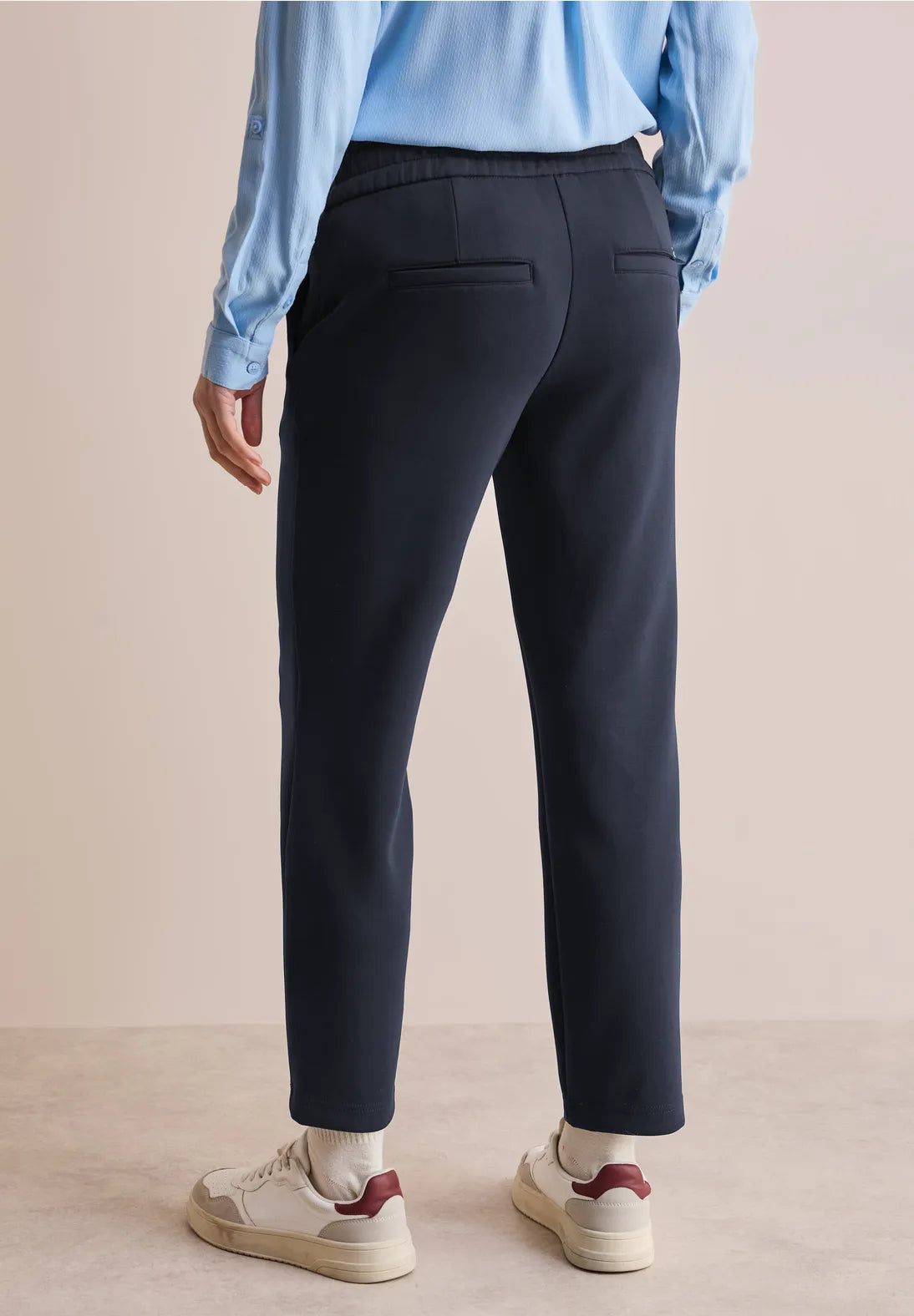 PANTALONES CON ASPECTO LONA DE PIERNA ESTRECHA