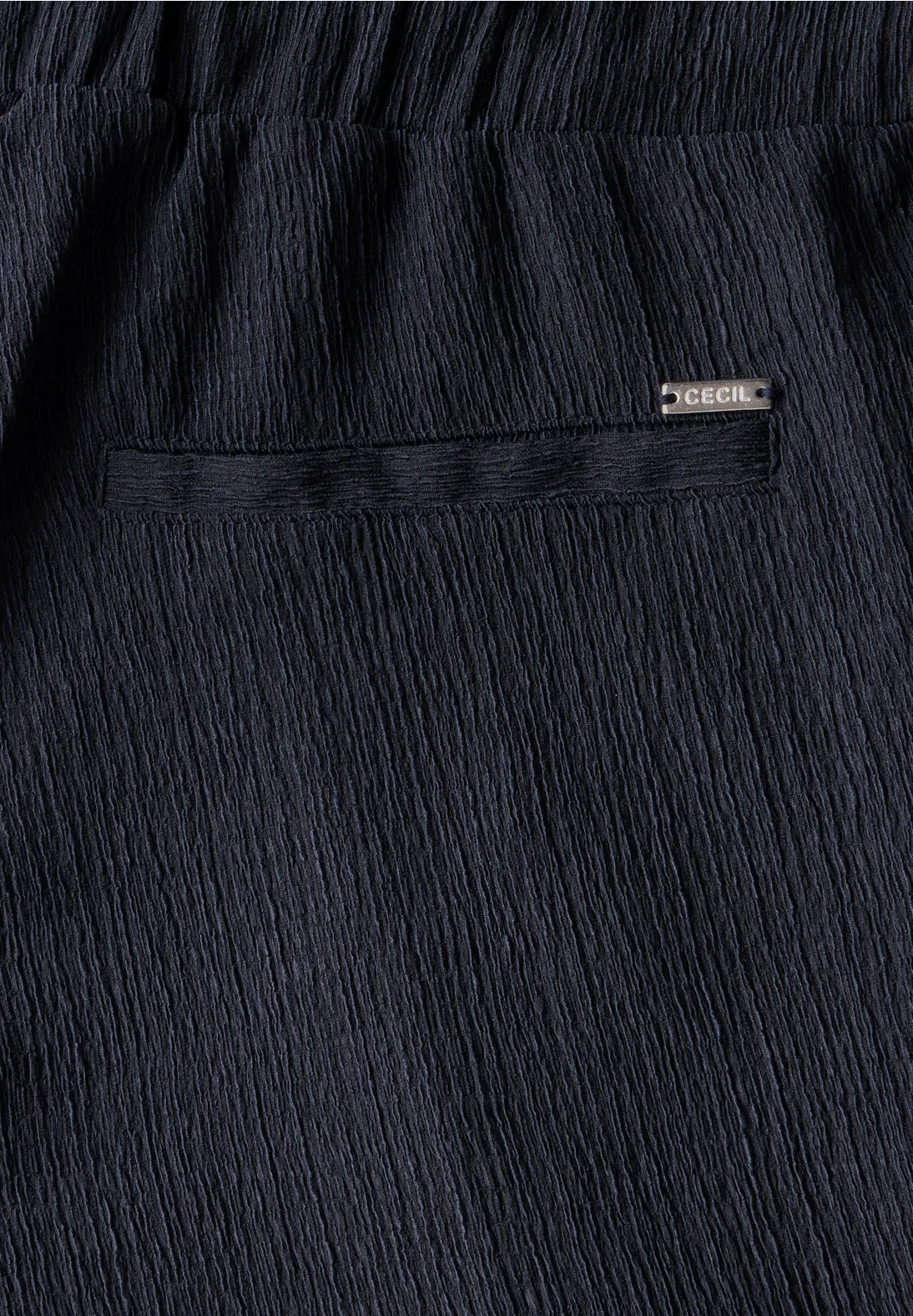 CECIL MONO NEGRO DE PIERNAS RECTAS