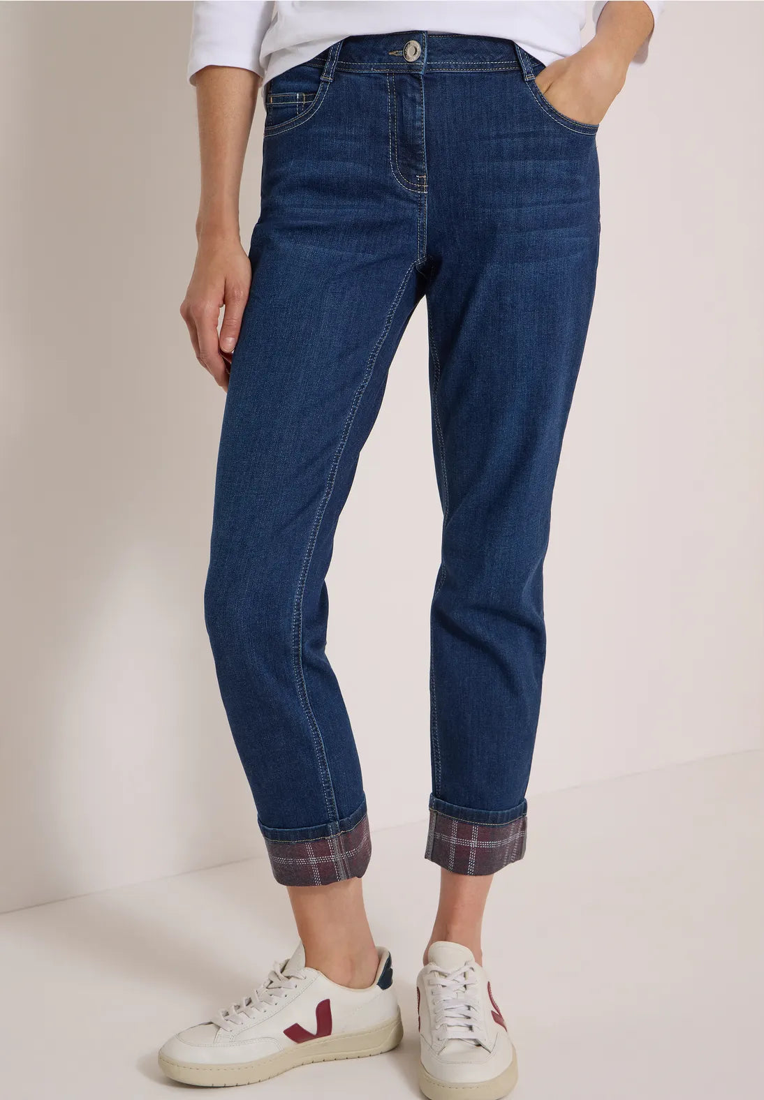 VAQUEROS ELASTICOS CON DETALLE EN DOBLADILLO CECIL