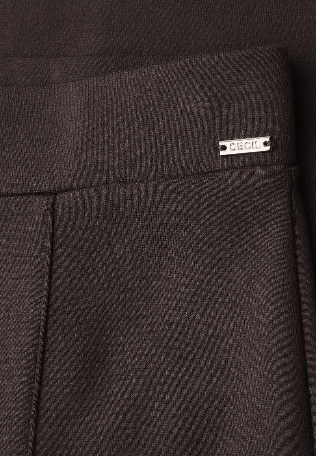 Pantalones ajustados. EspritCaalafell