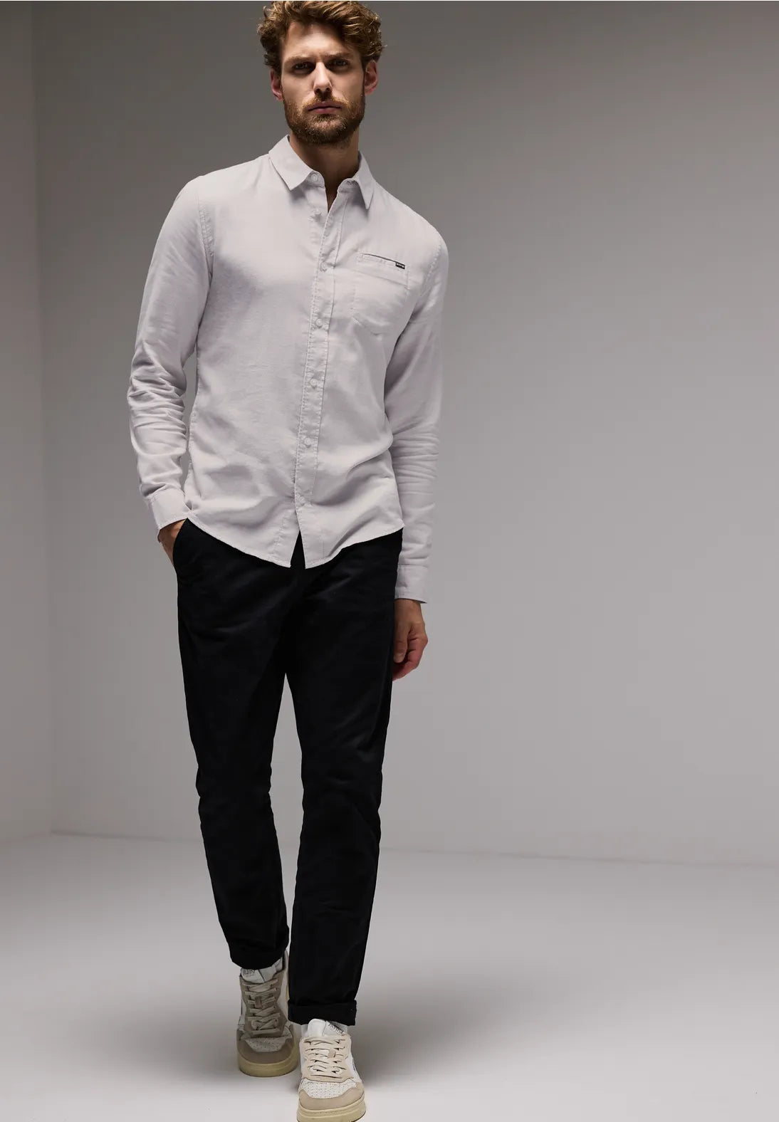 CAMISA ENTALLADA CON BOLSILLO