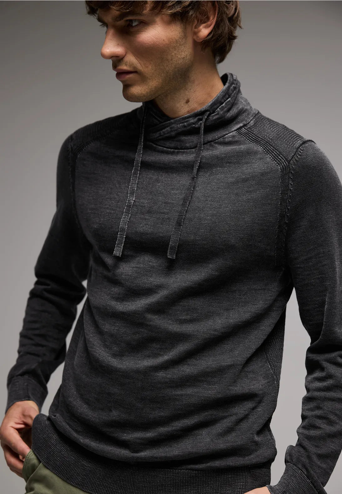 JERSEY GRIS MEDIO CUELLO ASPECTO LAVADO