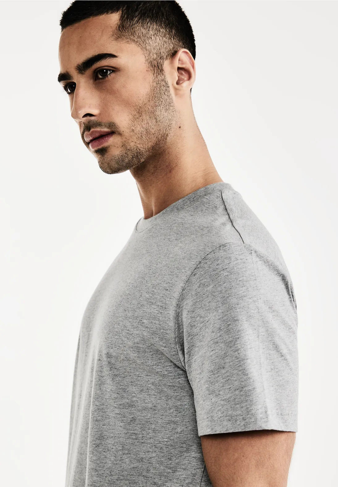 CAMISETA BASICA MANGA CORTA GRIS