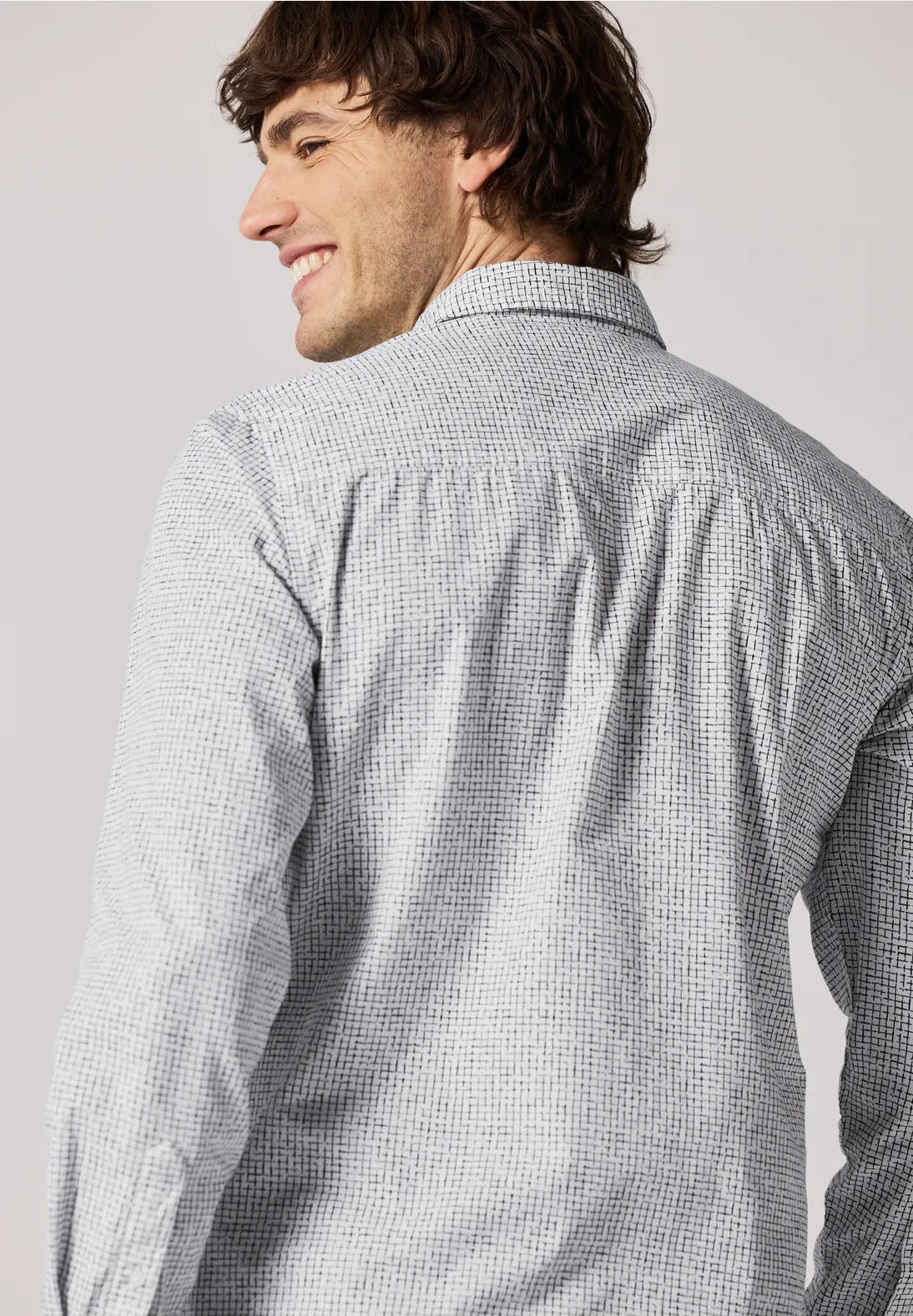 CAMISA CON ESTAMPADO DE CUADROS MODERNA