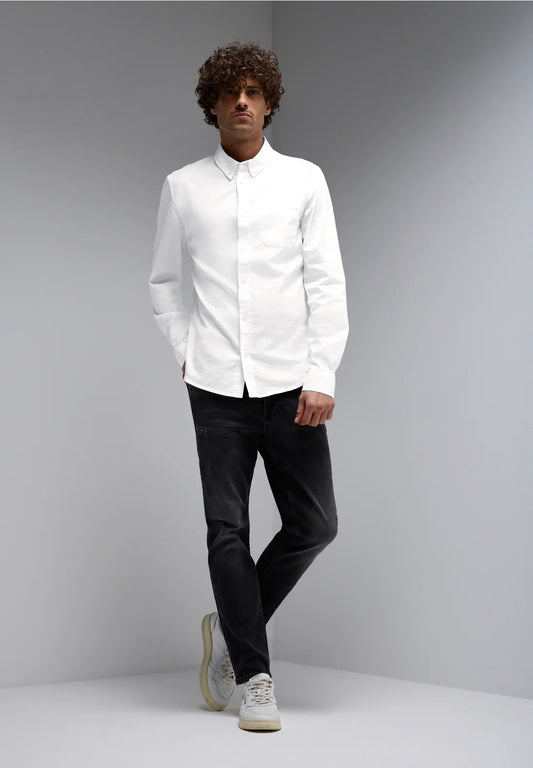 CAMISA DE ALGODON ENTALLADA CON BOLSILLO