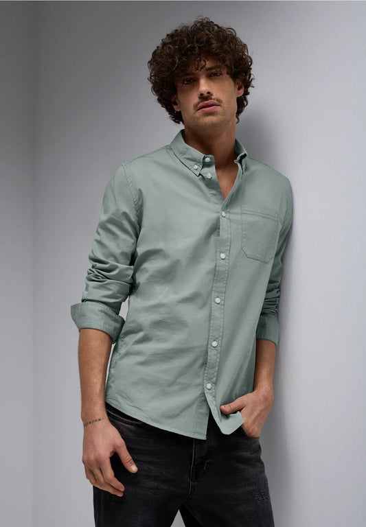 CAMISA DE ALGODON ENTALLADA CON BOLSILLO