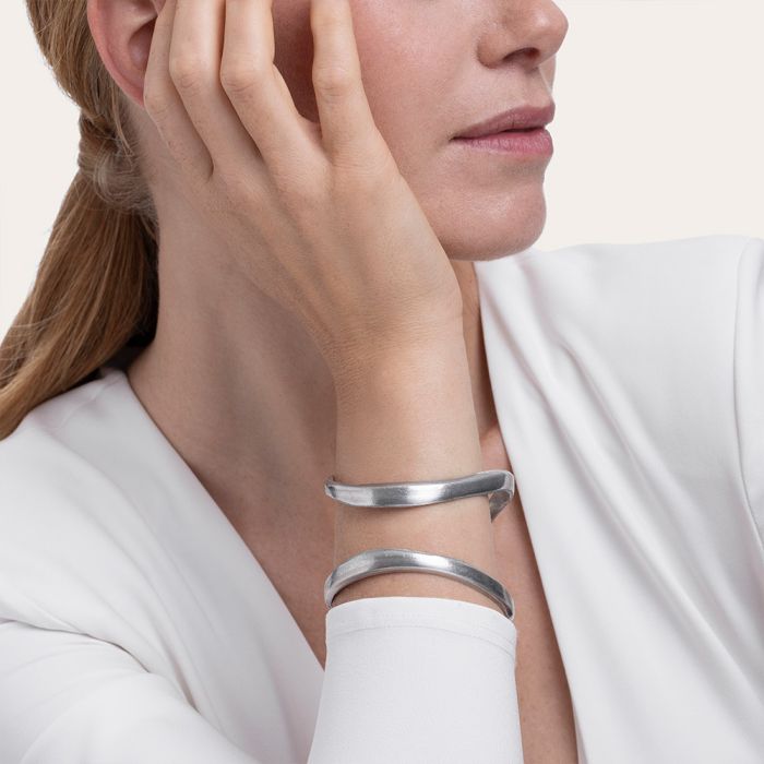 PULSERA RIGIDA SILUETA CURVY
