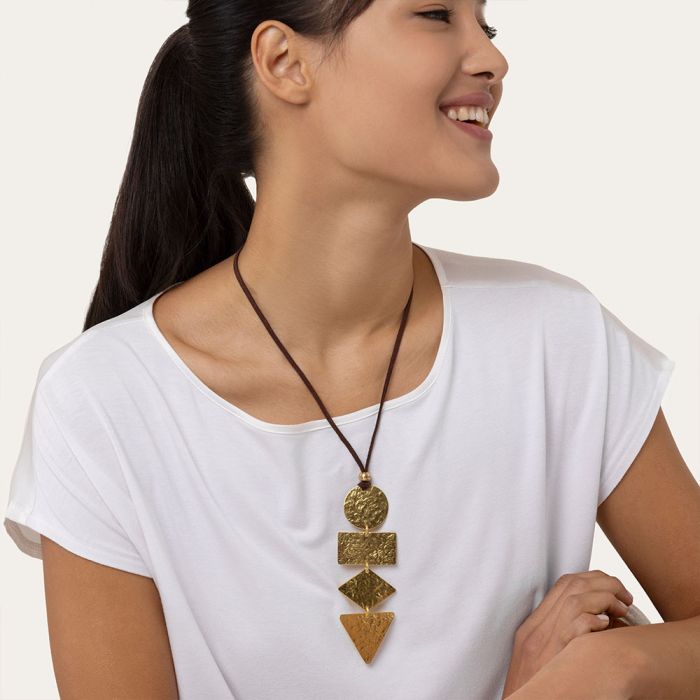 COLLAR DE HILO AJUSTABLE DE PLACAS GEOMETRICAS